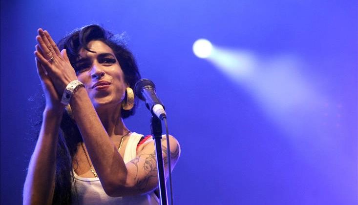 Amy Winehouse’un eşyaları bağımlı gençler için satıldı