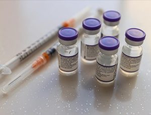 Moderna: Omicron’a karşı yeni aşı gerekli