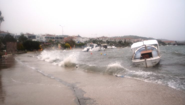 Ayvalık’ta tekneler alabora oldu