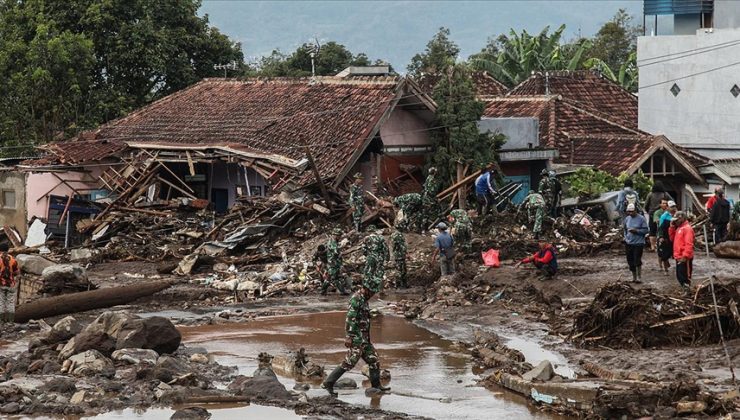 Endonezya’daki selde 5 kişi öldü, 4 kişi kayboldu