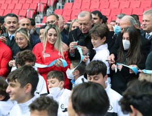 Cumhurbaşkanı Erdoğan, Alsancak Mustafa Denizli Stadı’nın açılışını yaptı