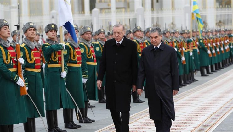 Cumhurbaşkanı Erdoğan Türkmenistan’da resmi törenle karşılandı