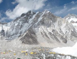 Everest’te bulunan 3 ceset kaybolan Fransız dağcılara ait