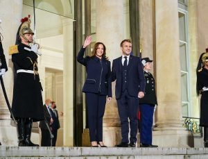 Macron, ABD Başkan Yardımcısı Harris ile görüştü