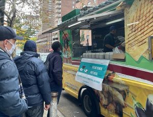 ABD’deki Türk Hasene Derneği, Şükran Günü’nde New York’ta yemek dağıttı
