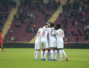 Hatayspor 3 puanı 3 golle aldı