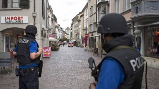 İsviçre’de “COVID-19 sertifikası” sormayan restoran sahipleri gözaltına alındı