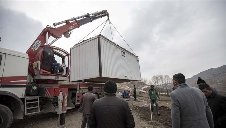 Erzurum’da depremzedelere konteynerler ulaştırıldı