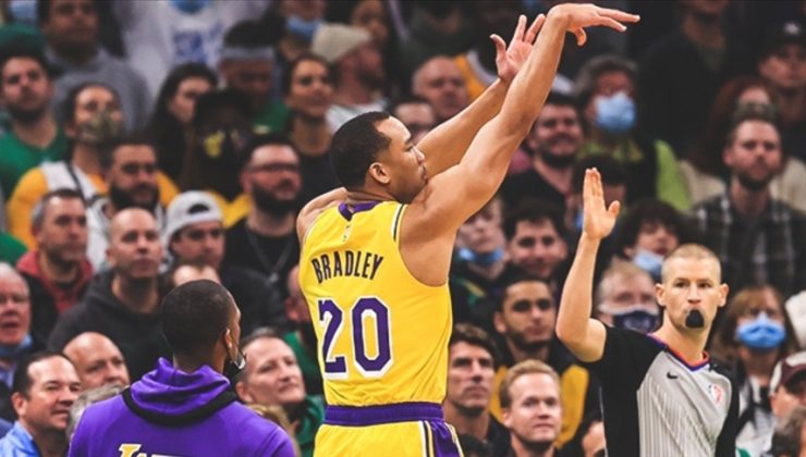 NBA’da LeBron oyundan atıldı, Lakers kazandı