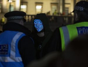Londra’da protestocular polisle çatıştı