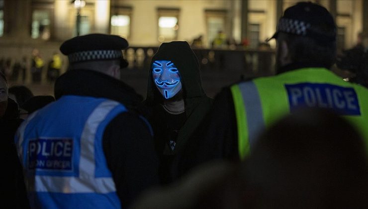 Londra’da protestocular polisle çatıştı