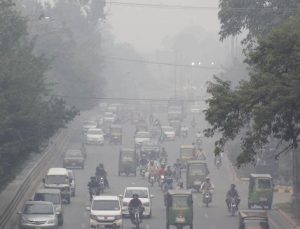 İran’ın bazı kentlerinde hava kirliliği nedeniyle eğitim çevrim içi yapılacak