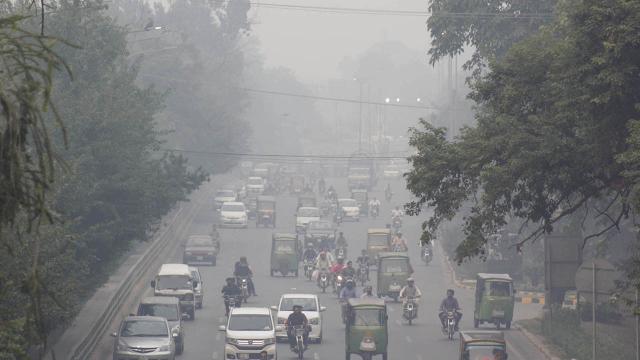 Pakistan’da okul ve ofislere 3 gün hava kirliliği tatili