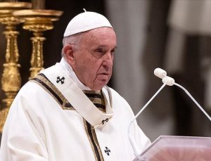 Papa, kilisede cinsel istismar mağdurlarını gündeme getirdikleri için gazetecileri övdü
