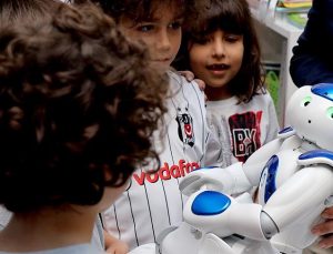 Eğitimde “robot öğretmenler” devreye girebilir