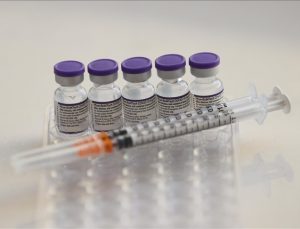 AB: BioNTech-Pfizer’in 100 günde aşısını varyantlara karşı uyarlaması gerekiyor