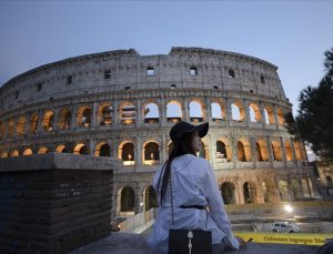 Kovid-19 tüm dünyada turizm sektörünü vurmaya 2021’de de devam etti