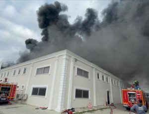 Uşak’ta tekstil fabrikasında yangın çıktı