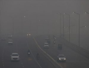 Yeni Delhi’de hava kirliliği nedeniyle eğitime ara verildi