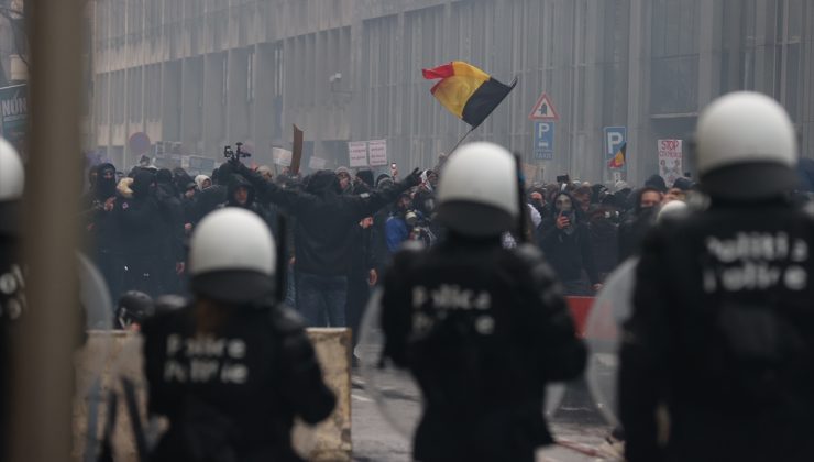 Belçika’da Covid 19 önlemleri protestosuna polis müdahalesi