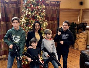 ABD’de bir vekilden daha ‘silahlı’ aile fotoğrafı