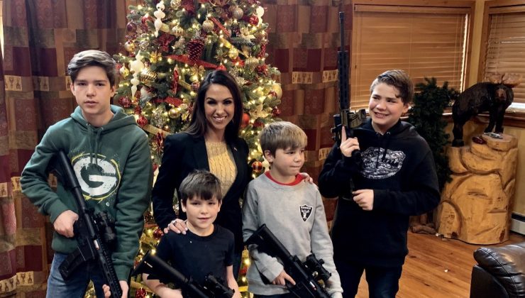 ABD’de bir vekilden daha ‘silahlı’ aile fotoğrafı