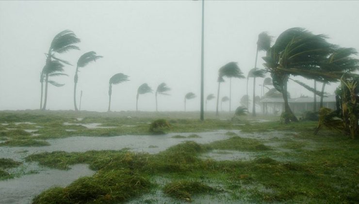 Hindistan’da fırtına alarmı: Okullar kapatıldı, seferler iptal