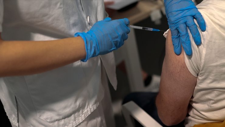 Almanya’da yeni hükümetin ilk icraati sağlık çalışanlarına aşı zorunluluğu