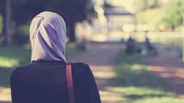 Berlin’de başörtülü Müslüman bir kadın saldırıya uğradı