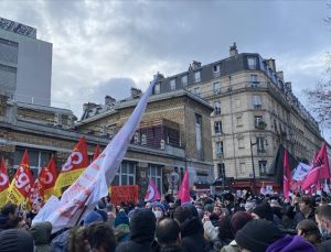 Fransa’da aşırı sağcı Eric Zemmour protesto edildi