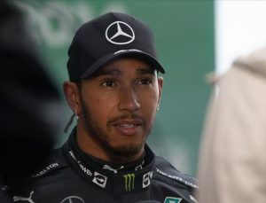 F1 pilotu Hamilton şövalyelik nişanını törenle aldı
