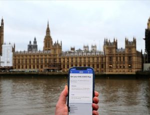 İngiltere’de parlamento aşı pasaportunu onayladı