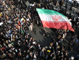 İran’da öğretmenler gösteri düzenledi