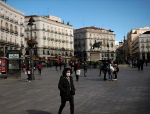 İspanya’da açık alanda maske kullanma zorunluluğu geri getiriliyor
