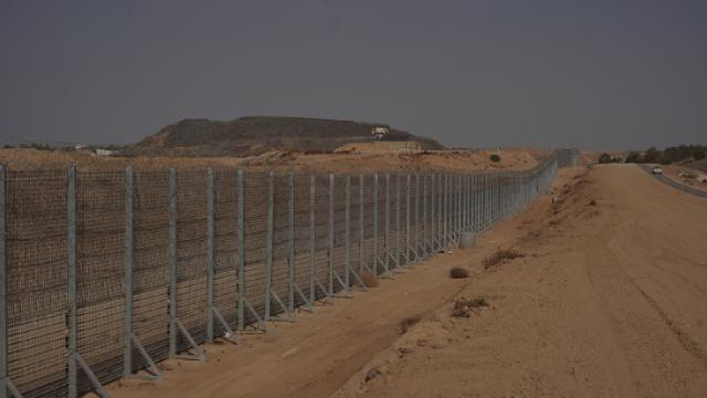 İsrail Gazze Şeridi’nin çevresine ördüğü duvarı tamamladı