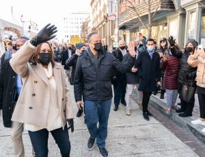 Kamala Harris ekibinde yenilenmeye gidiyor