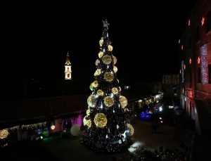 Doğu Kudüs’te Noel ağacı aydınlatıldı