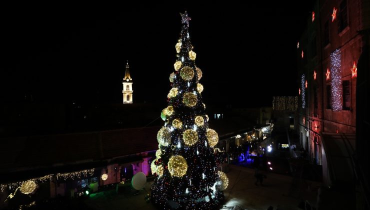Doğu Kudüs’te Noel ağacı aydınlatıldı