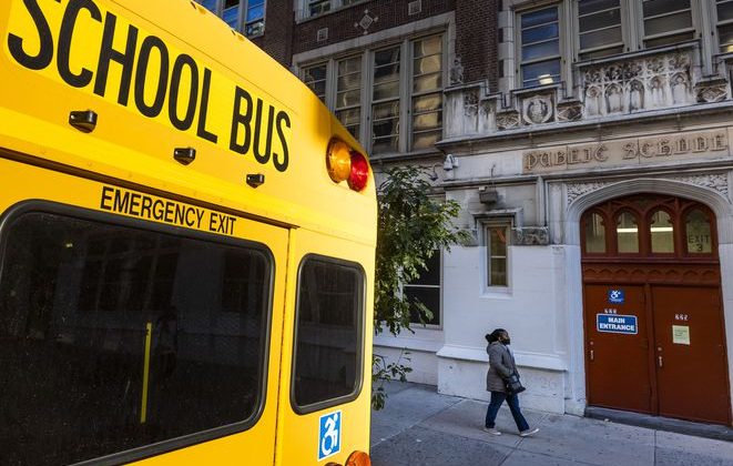 NYC okulları rekor sayıda yeni COVID vakası görüyor