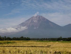 Semeru Yanardağı’ndaki patlamada ölü sayısı 48’e çıktı