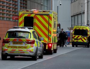 İngiltere’de artan Kovid-19 vakaları sağlık sistemini zorluyor