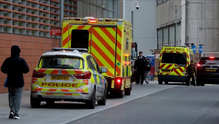 İngiltere’de artan Kovid-19 vakaları sağlık sistemini zorluyor