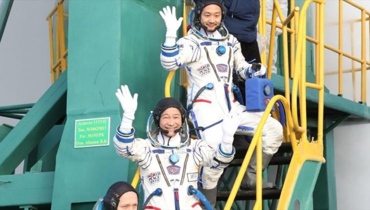 Japon milyarder Maezawa’nın uzay yolculuğu başladı