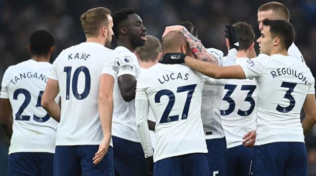 Tottenham futbolcularından taraftara büyük özür