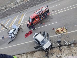 Van’da trafik kazası: 2 ölü, 4 yaralı
