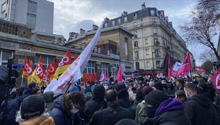 İlk mitinginde dayak yiyen ırkçı Zemmour rapor aldı