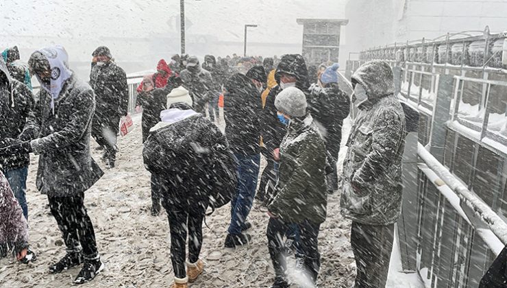 İstanbul’da kar yağışı hayatı olumsuz etkiliyor