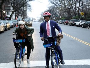 New York Belediye Başkanı Adams’ın makam aracı bisiklet