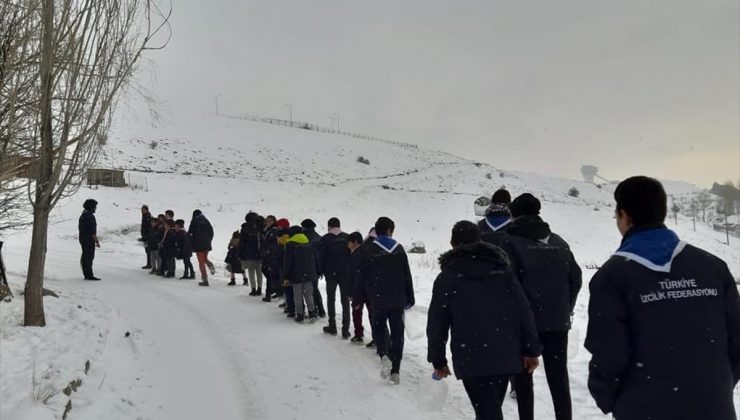 İzciler yaban hayvanlarına el uzattı