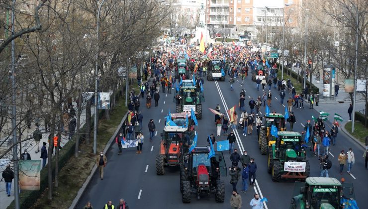 İspanya’da çiftçiler meydanlara indi